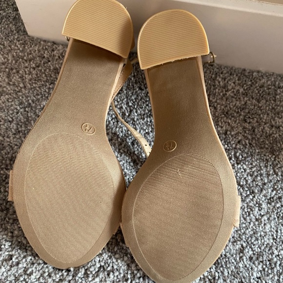 Taylor Natural Suede Ankle Strap Heel Size 7.5 - Picture 2 of 2